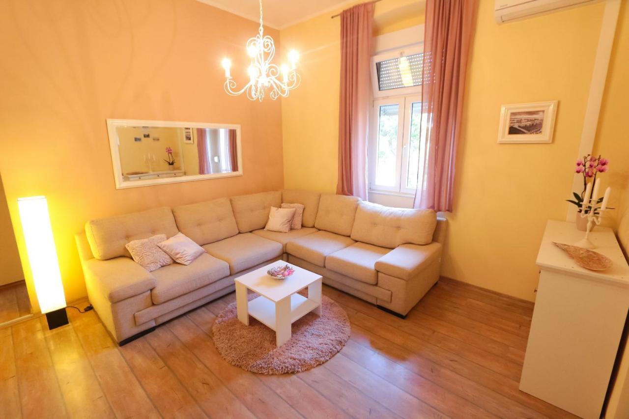 Apartment Rosa Solis